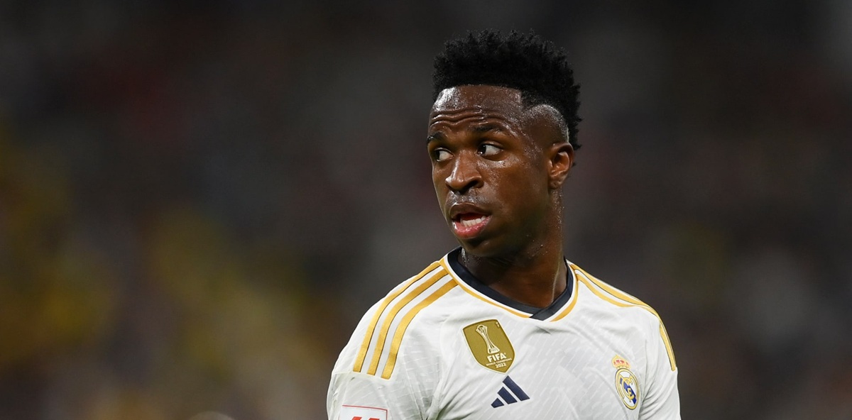 ماذا يقول الجمهور الاسباني على مستويات فينيسيوس جونيور الأخيرة مع ريال مدريد؟