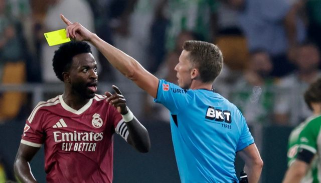 صورة : خصوم ريال مدريد لا يتوقفون عن المخالفات.. والبطاقات تأتي بعد فوات الأوان