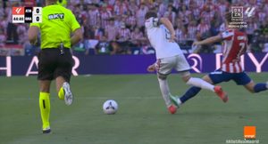 عاجل : خطأ تحكيمي فادح في ديربي مدريد