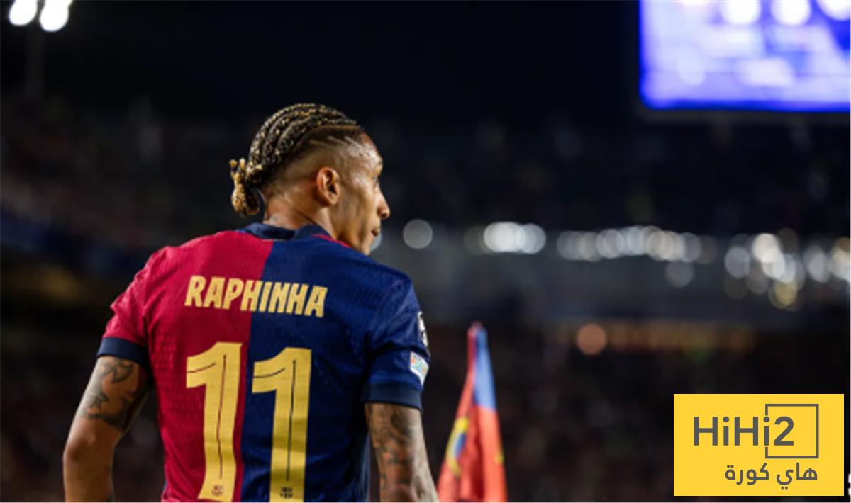 رافينيا يطارد أسطورة ميسي في برشلونة